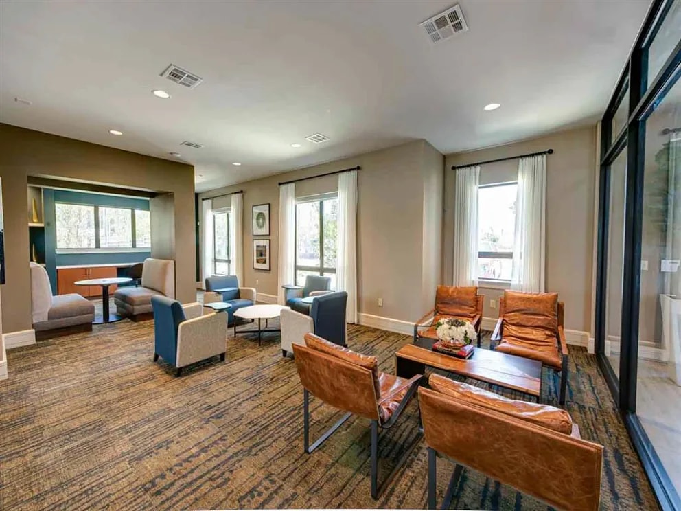 Building Photo - 20290 Park Lake View Dr