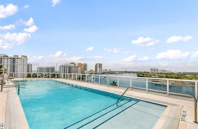 Building Photo - 401 N Birch Rd