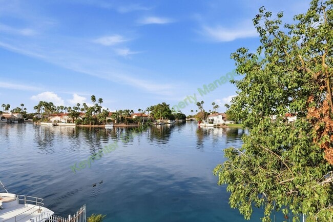 Building Photo - Lakefront Gilbert Home in Prime Location Near Parks, Shopping & Easy Freeway Access