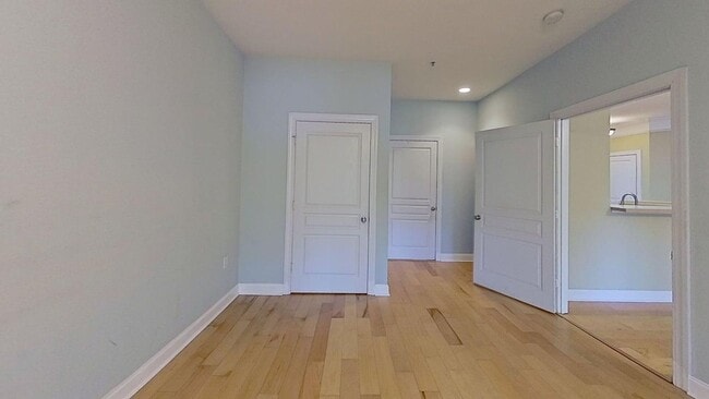 Building Photo - 2 Bedroom Condo in The Retreat at Riverlan...