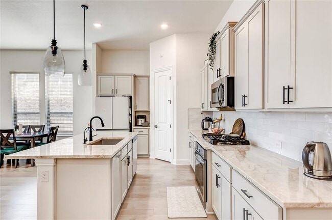 Building Photo - 2824 Stone Branch Dr