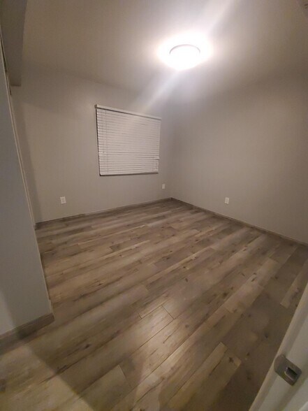 Building Photo - 511 E Roeser Rd