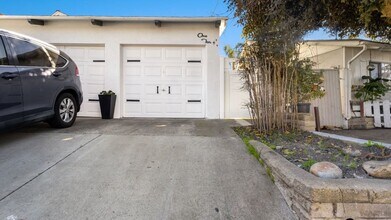 Building Photo - Chi110