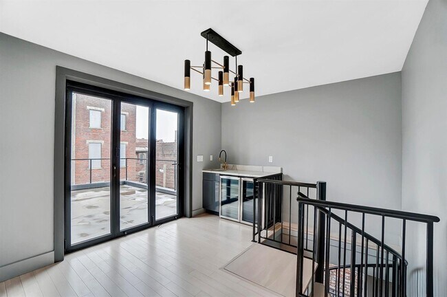 Building Photo - 1534 Republic St