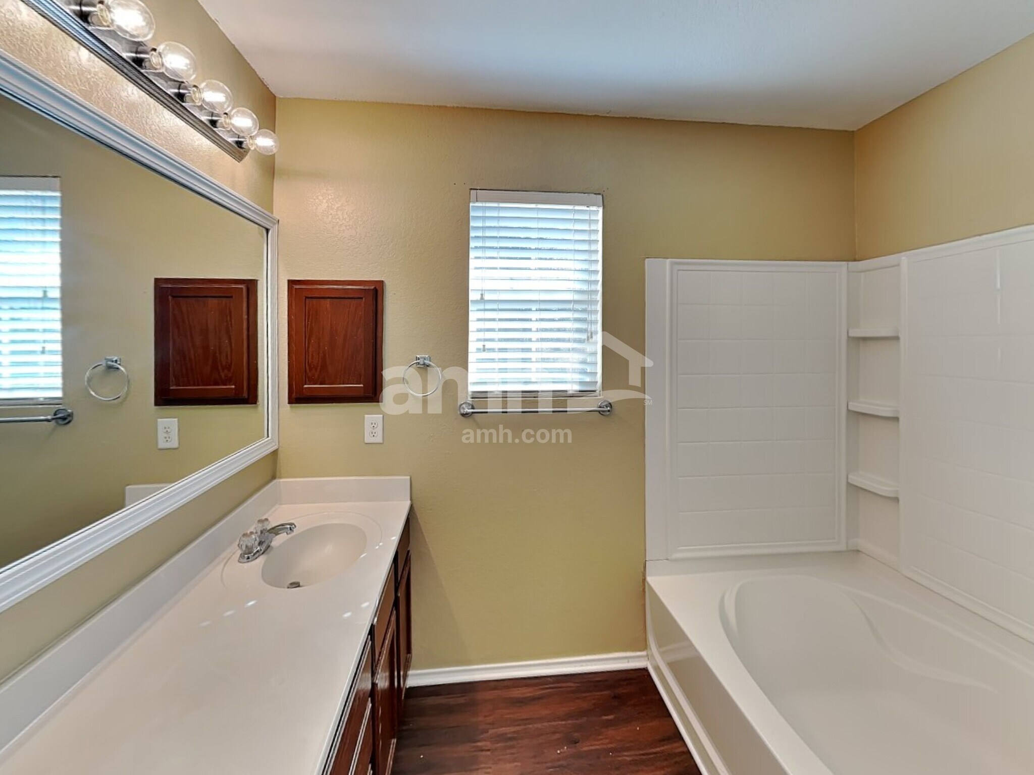 Building Photo - 9247 Pacific Maple