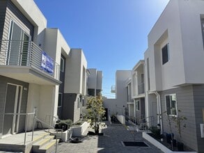 Building Photo - Luxury Condos in the Heart of Ventura with Ocean Views!