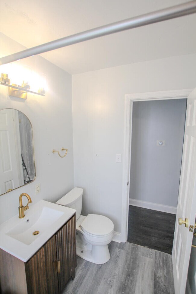 Building Photo - 5017 N Bay Ridge Ave
