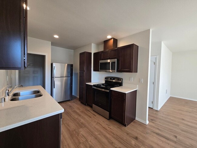 Building Photo - $1000 OFF 1ST MONTHS RENT!  AFFORDABLE 3 BEDROOM, FULLY REMODELED!