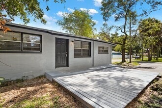 Building Photo - Spacious 4bdrm/1bath House ** $1,995.00 **...