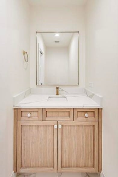 Building Photo - 5015 N Lincoln Ave