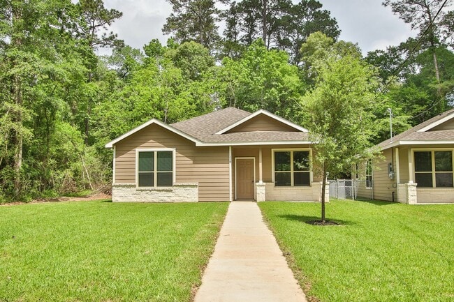 Primary Photo - Beautiful 3 Bedroom / 2 Bathroom home in 7...