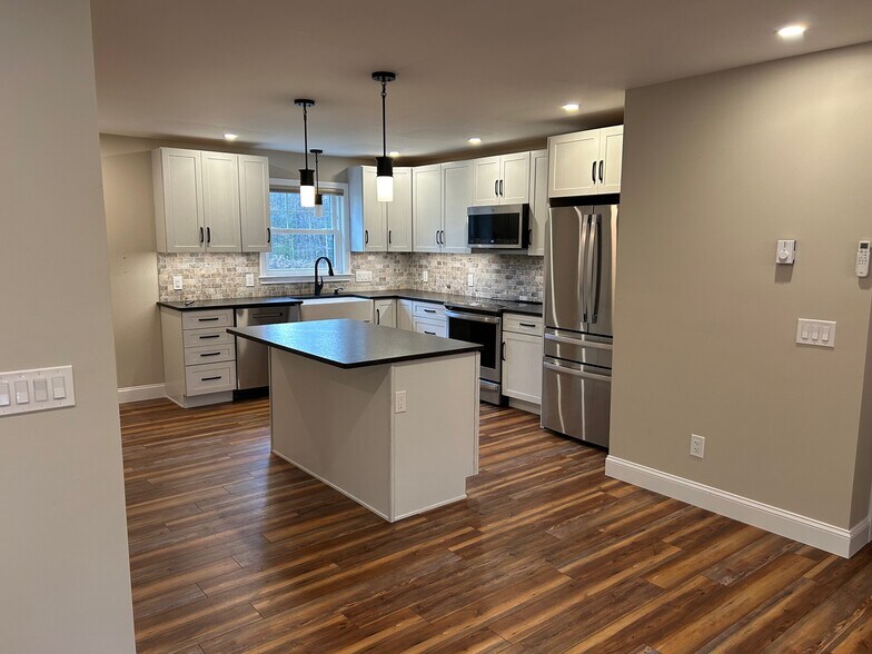 Building Photo - 393 Pleasant Valley Rd