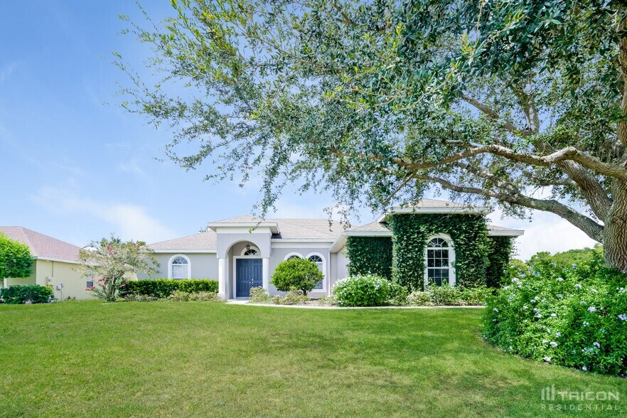 Primary Photo - 36831 Queen Bee Ln