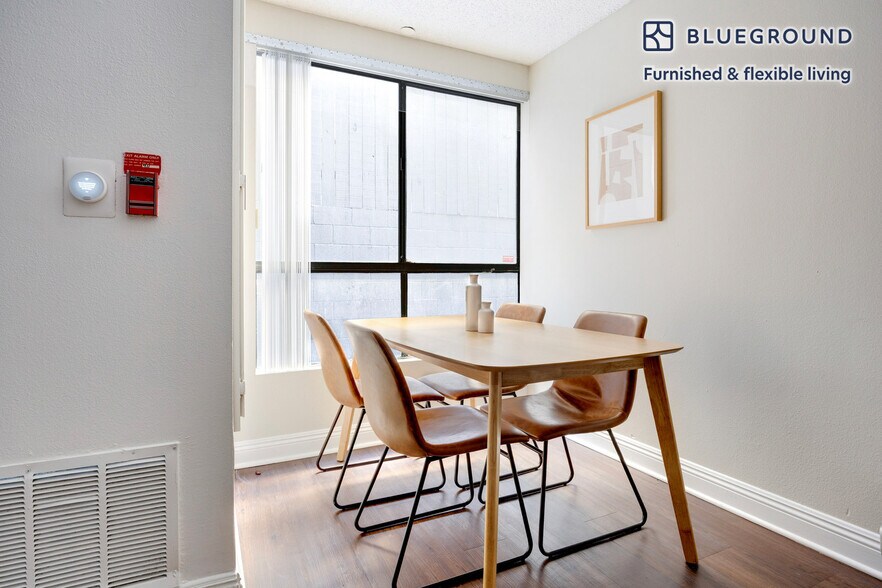 Building Photo - 747 Gayley Ave