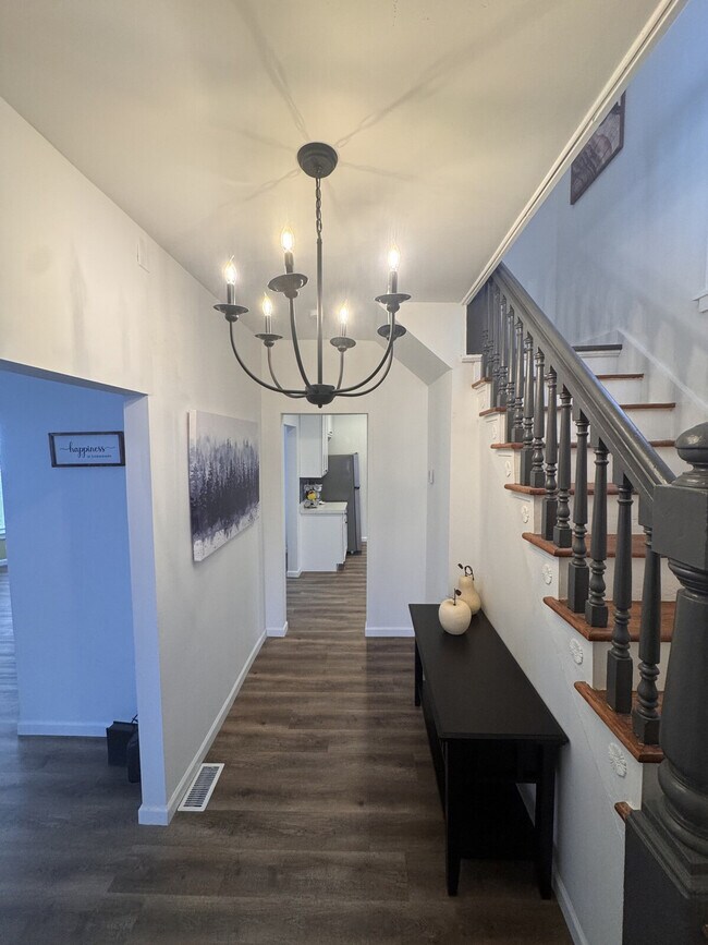 Building Photo - 6559 Hoffman Ave