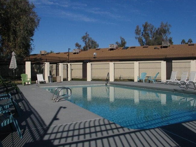 Building Photo - 4562 W Maryland Ave