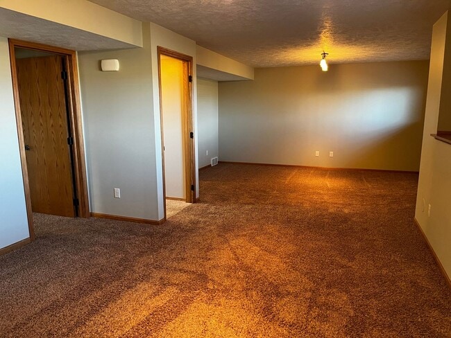 Building Photo - 3 Bed/2 Bath West Side Home!