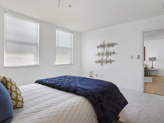 Building Photo - 8300 Oceanview Terrace