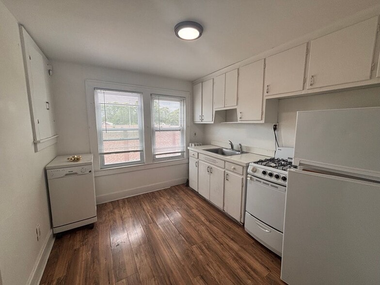 Building Photo - 963 E Hayes Ave