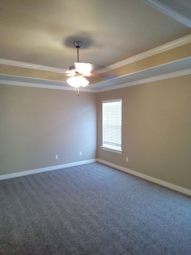 Building Photo - Savannah Place Dream Home