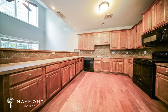 Building Photo - 6292 Colonial Vw