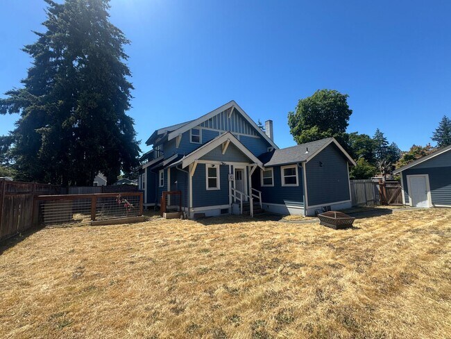 Building Photo - 415 122nd St S