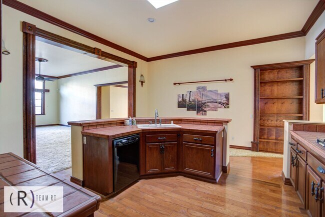 Building Photo - NEW PROMO PRICE! $3,470/MO