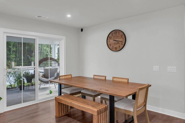 Building Photo - 922 Daylily Cir