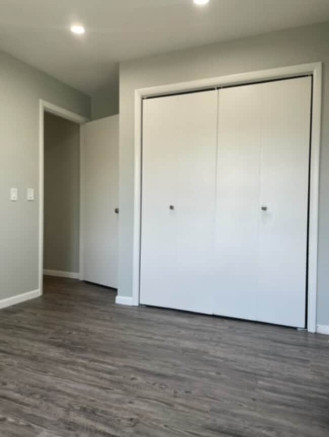 Building Photo - 223 Rundall Plz