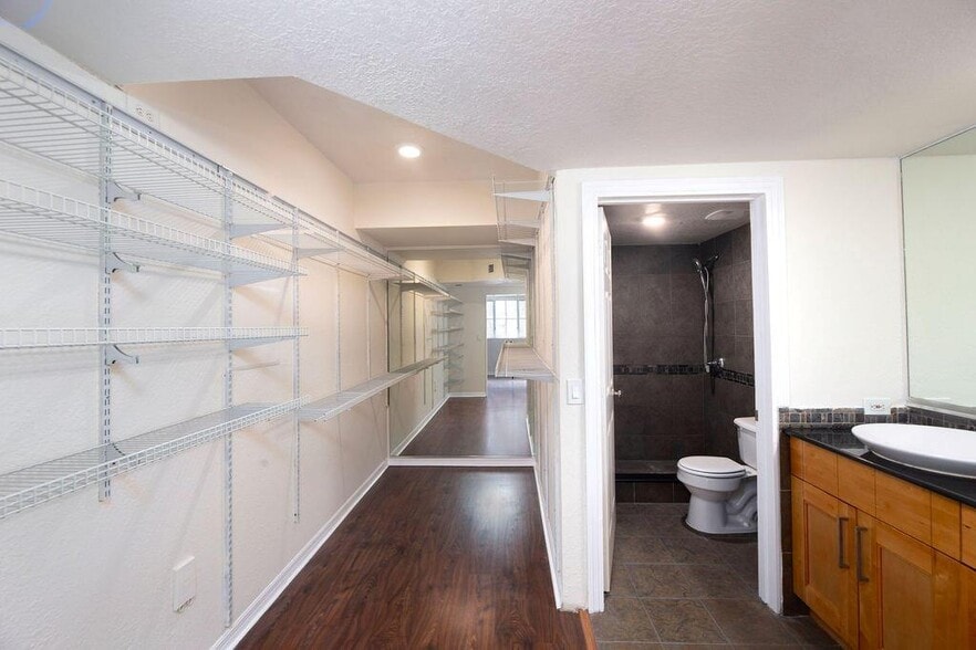 Building Photo - 2400 Centergate Dr