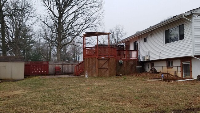 Building Photo - Spacious single family home in established Rockville neighborhood available now!