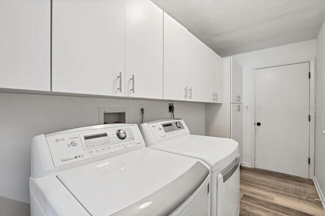 Building Photo - 4220 Center Pointe Ln