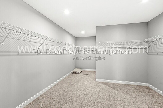Building Photo - 15648 W Rail Dr