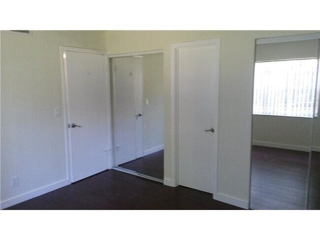 Building Photo - 9948 Twin Lakes Dr