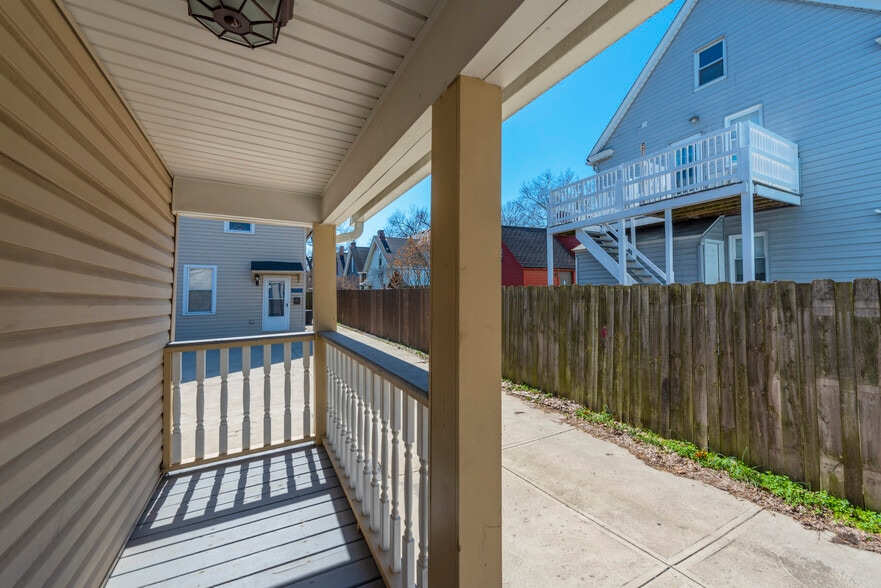 porch - 3115 Hancock Ave