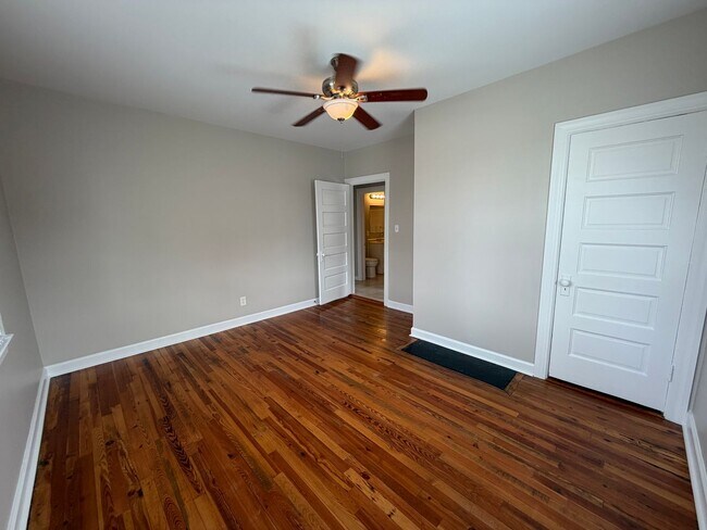 Building Photo - Cozy 2/1 Brick House in Celanese- $1,250