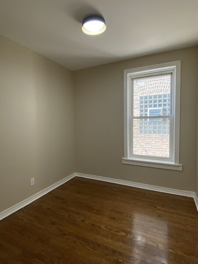 Building Photo - 3749 W Wrightwood Ave