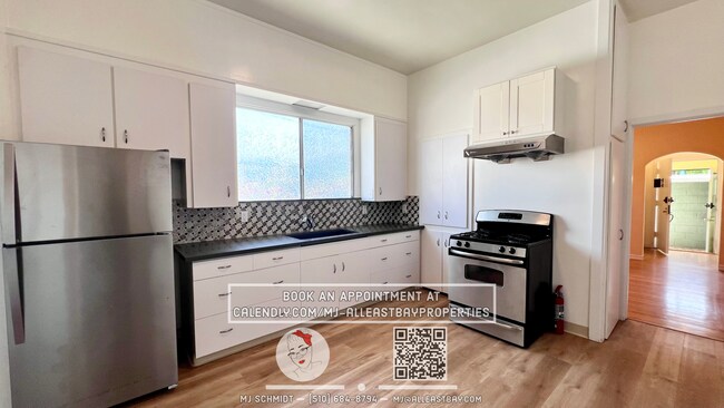Building Photo - 1/2 Off first months Rent -4 bedroom 2 bat...