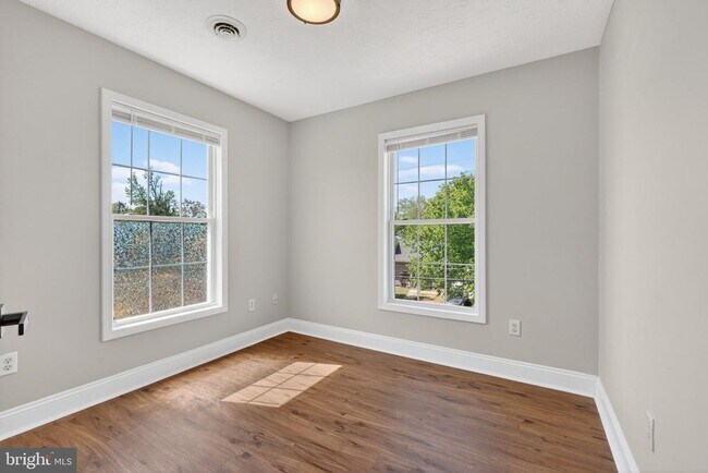 Building Photo - 1609 Airport Ave