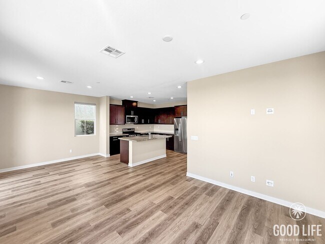 Building Photo - Great 4B/4BA Home Available for Lease in O...