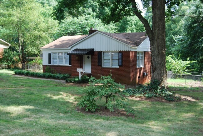 Building Photo - 2800 Arnold Dr