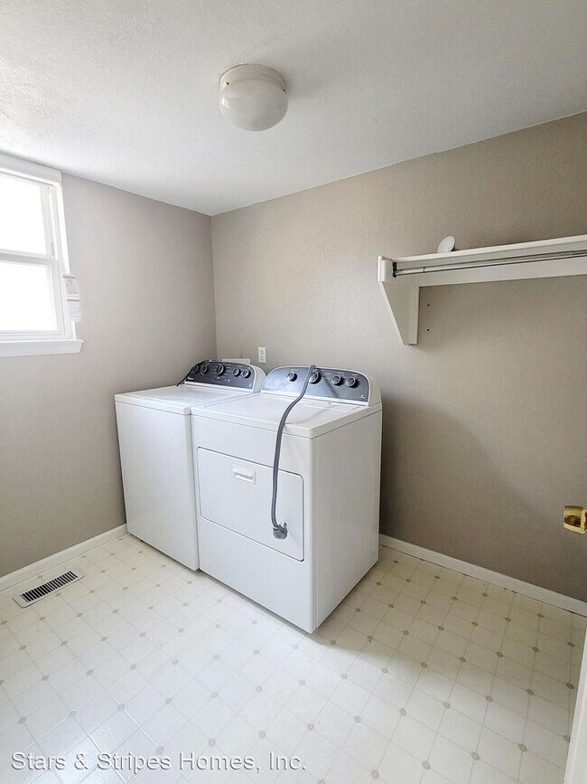 Building Photo - 5 br, 3.5 bath House - 4249 S. Killarney S...