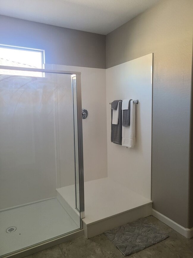 Building Photo - 4 Bedroom, 3 Bathroom Luxury Home in Torte...