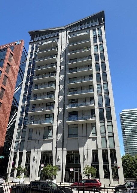 Building Photo - 740 W Fulton St