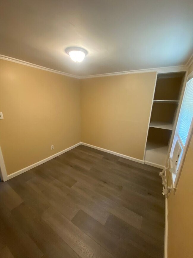 Building Photo - Mobley