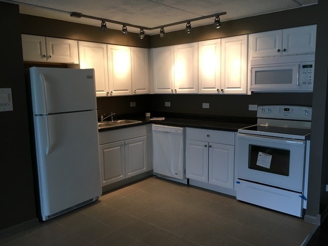 Kitchen - 8100 W 87th St