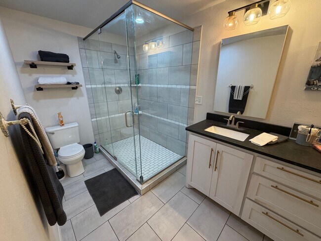 Building Photo - 6008 Yale St