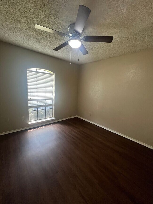 Building Photo - 11821 Garden Terrace Dr