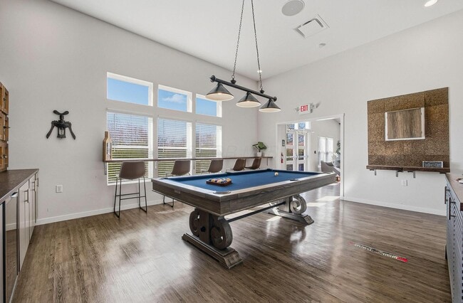 Building Photo - 933 Persimmon Ln