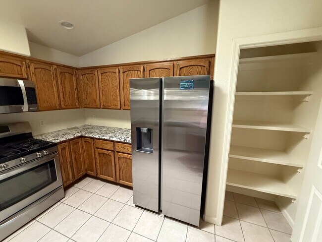 Building Photo - Updated Rental Available Now!